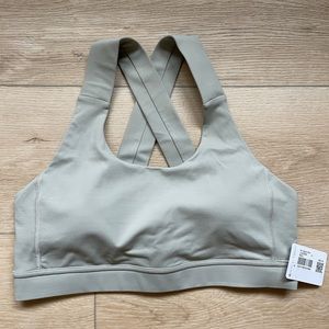 Lululemon size 8 sports bra